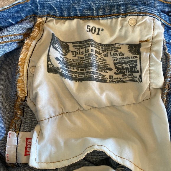 Levi’s Women’s 501 Jean Shorts - Picture 4 of 13